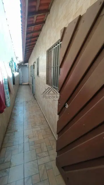 Foto 2 de Casa com 2 quartos à venda, 150m2 em Itanhaem - SP