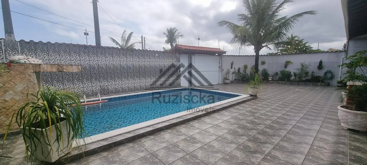 Foto 3 de Casa com 3 quartos à venda, 288m2 em Itanhaem - SP