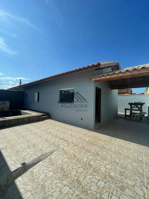Foto 1 de Casa com 2 quartos à venda, 140m2 em Itanhaem - SP
