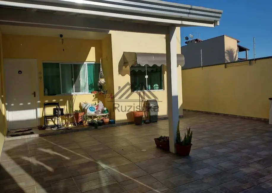 Foto 1 de Casa com 2 quartos à venda, 143m2 em Itanhaem - SP