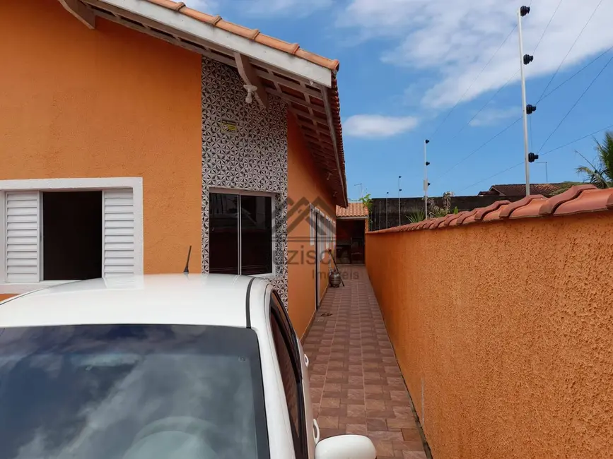 Foto 1 de Casa com 2 quartos à venda, 125m2 em Itanhaem - SP