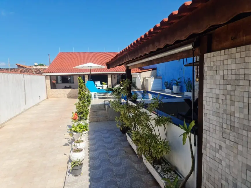 Foto 1 de Casa com 3 quartos à venda, 330m2 em Itanhaem - SP