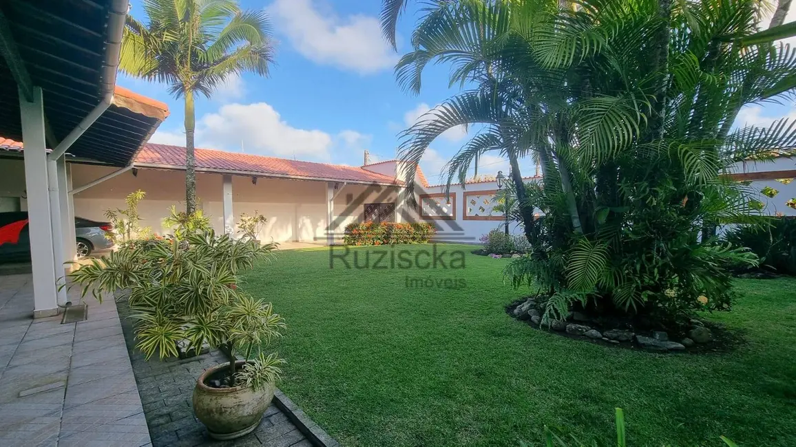 Foto 2 de Casa com 6 quartos à venda, 605m2 em Itanhaem - SP
