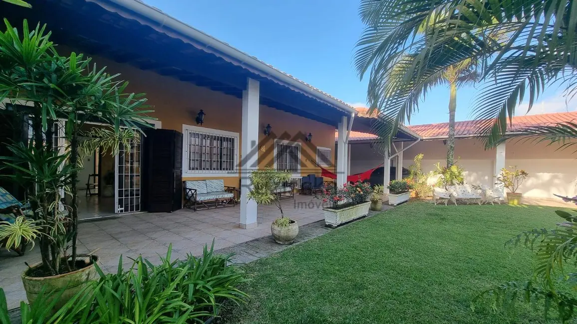 Foto 1 de Casa com 6 quartos à venda, 605m2 em Itanhaem - SP