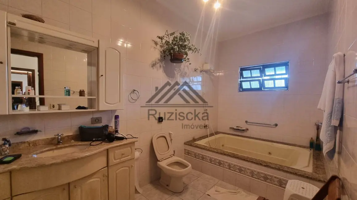 Foto 9 de Casa com 6 quartos à venda, 605m2 em Itanhaem - SP