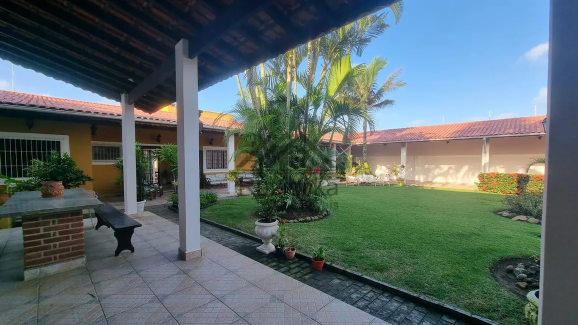 Foto 4 de Casa com 6 quartos à venda, 605m2 em Itanhaem - SP