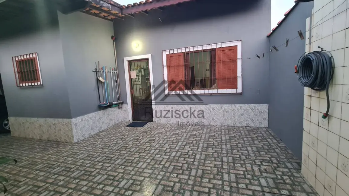 Foto 2 de Casa com 2 quartos à venda, 260m2 em Itanhaem - SP