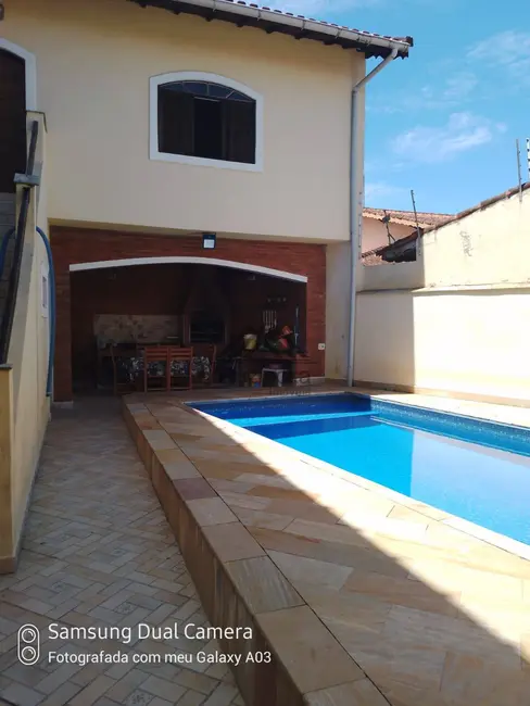 Casa com 4 quartos à venda, 368m2 em Itanhaem - SP - imagem 2 Foto 2 de Casa com 4 quartos à venda, 368m2 em Itanhaem - SP