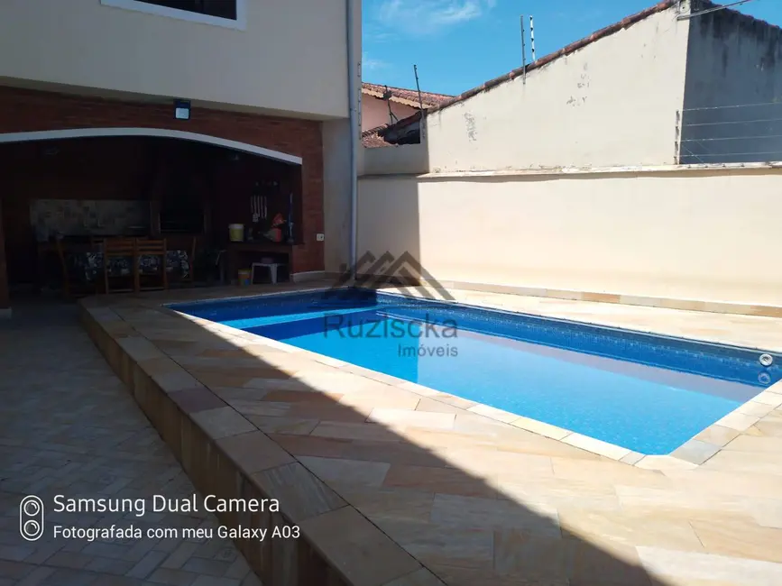 Casa com 4 quartos à venda, 368m2 em Itanhaem - SP - imagem 4 Foto 4 de Casa com 4 quartos à venda, 368m2 em Itanhaem - SP