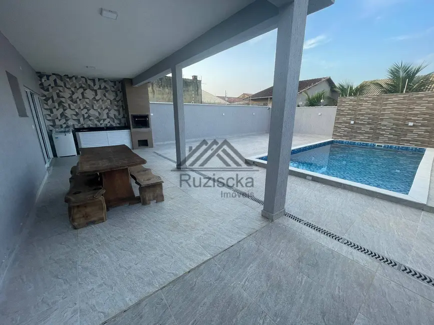 Casa com 4 quartos à venda, 240m2 em Peruibe - SP - imagem 5 Foto 5 de Casa com 4 quartos à venda, 240m2 em Peruibe - SP