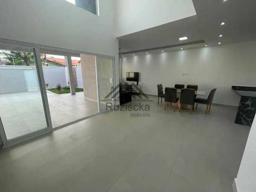 Casa com 4 quartos à venda, 240m2 em Peruibe - SP - imagem 4 Foto 4 de Casa com 4 quartos à venda, 240m2 em Peruibe - SP