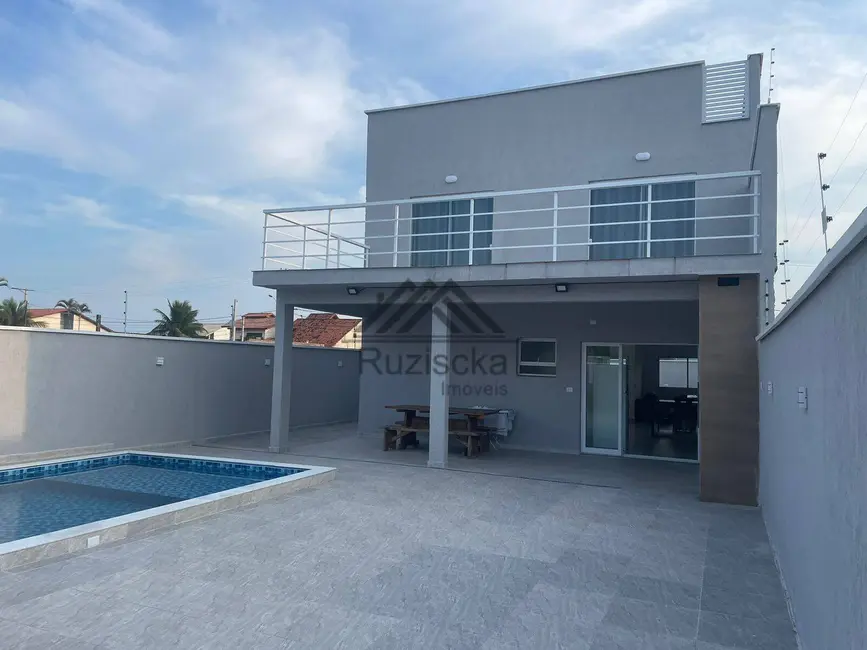 Casa com 4 quartos à venda, 240m2 em Peruibe - SP - imagem 2 Foto 2 de Casa com 4 quartos à venda, 240m2 em Peruibe - SP