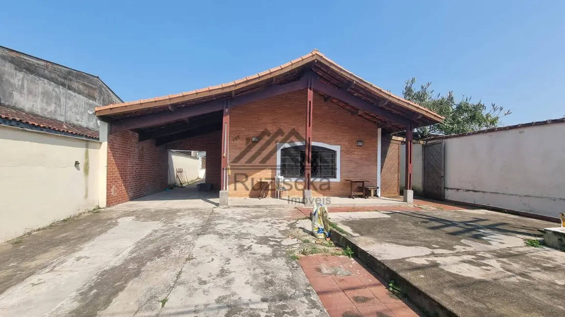 Casa com 3 quartos à venda, 300m2 em Centro, Itanhaem - SP - imagem 3 Foto 3 de Casa com 3 quartos à venda, 300m2 em Centro, Itanhaem - SP