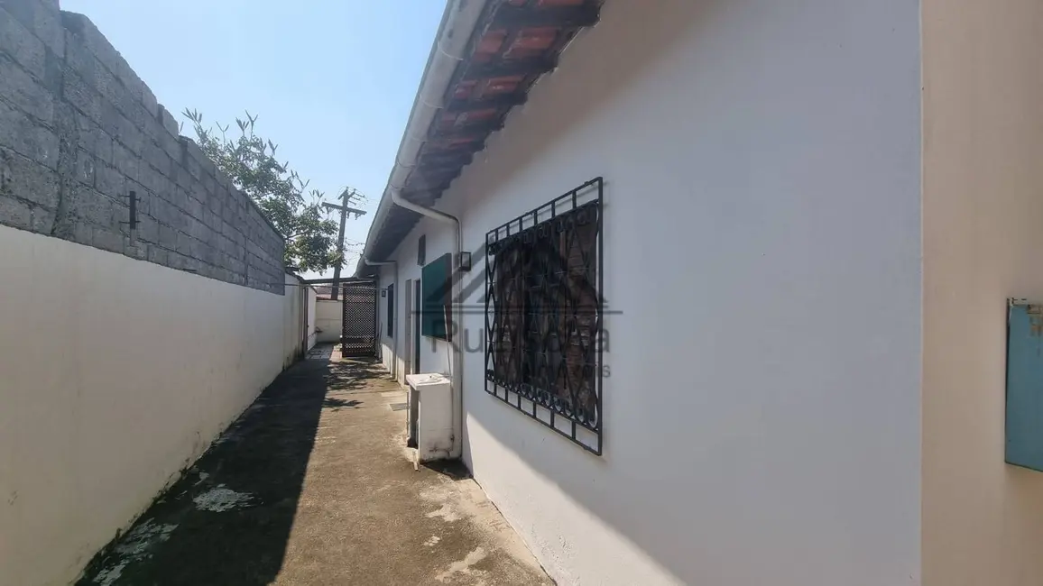 Casa com 3 quartos à venda, 300m2 em Centro, Itanhaem - SP - imagem 5 Foto 5 de Casa com 3 quartos à venda, 300m2 em Centro, Itanhaem - SP