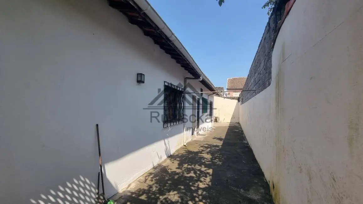 Casa com 3 quartos à venda, 300m2 em Centro, Itanhaem - SP - imagem 7 Foto 7 de Casa com 3 quartos à venda, 300m2 em Centro, Itanhaem - SP