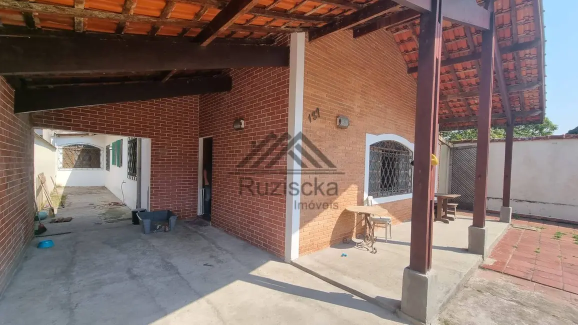 Casa com 3 quartos à venda, 300m2 em Centro, Itanhaem - SP - imagem 6 Foto 6 de Casa com 3 quartos à venda, 300m2 em Centro, Itanhaem - SP