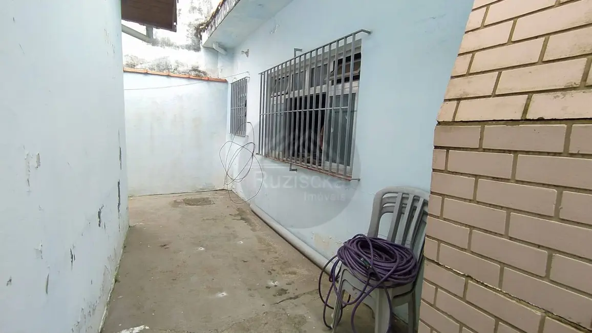 Foto 3 de Casa com 4 quartos à venda, 273m2 em Itanhaem - SP