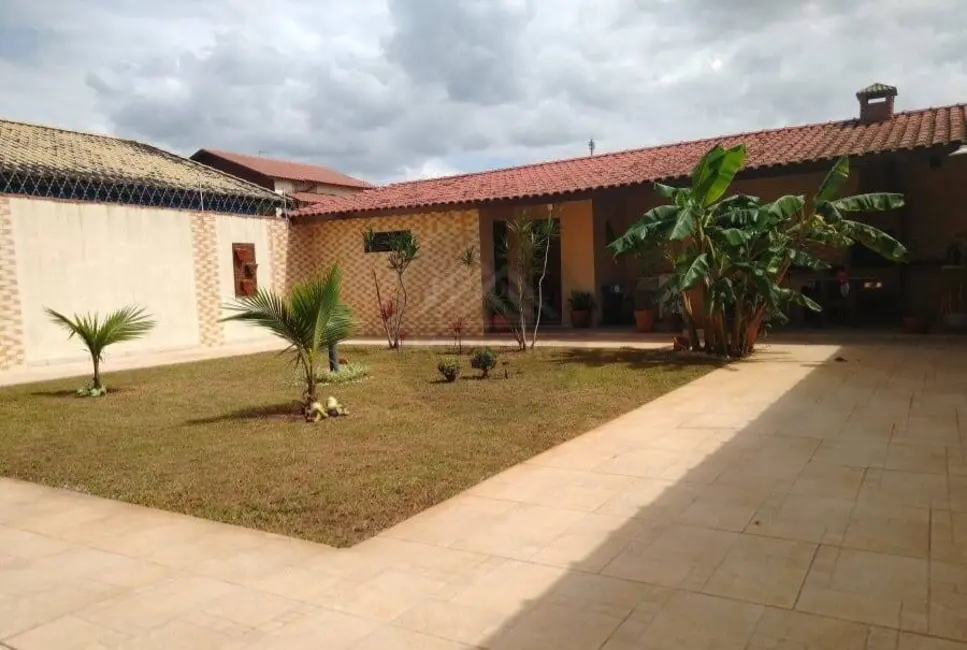 Foto 2 de Casa com 3 quartos à venda, 420m2 em Itanhaem - SP
