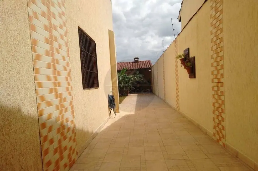 Foto 4 de Casa com 3 quartos à venda, 420m2 em Itanhaem - SP