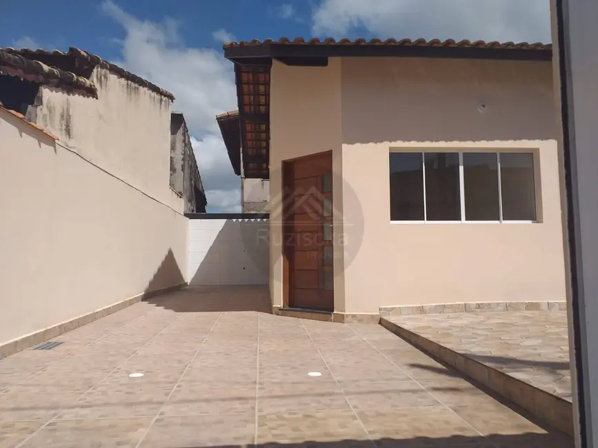 Foto 2 de Casa com 2 quartos à venda, 150m2 em Itanhaem - SP