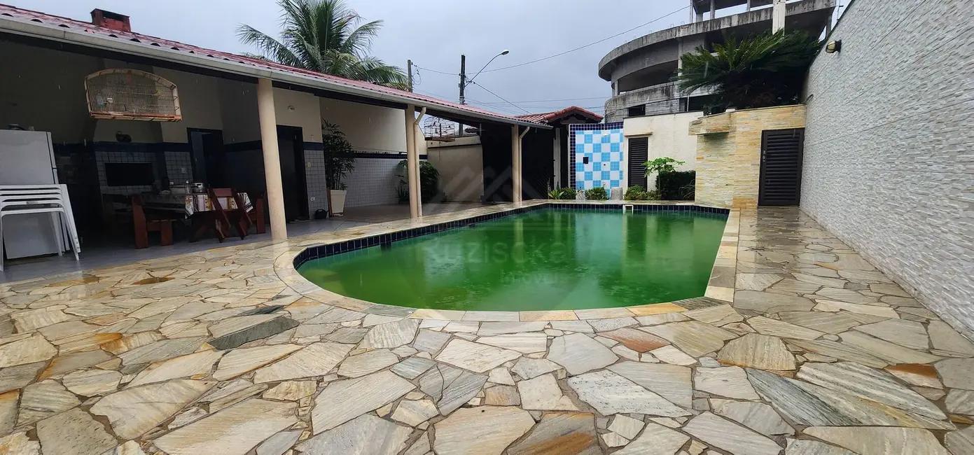 Foto 2 de Casa com 2 quartos à venda, 325m2 em Itanhaem - SP
