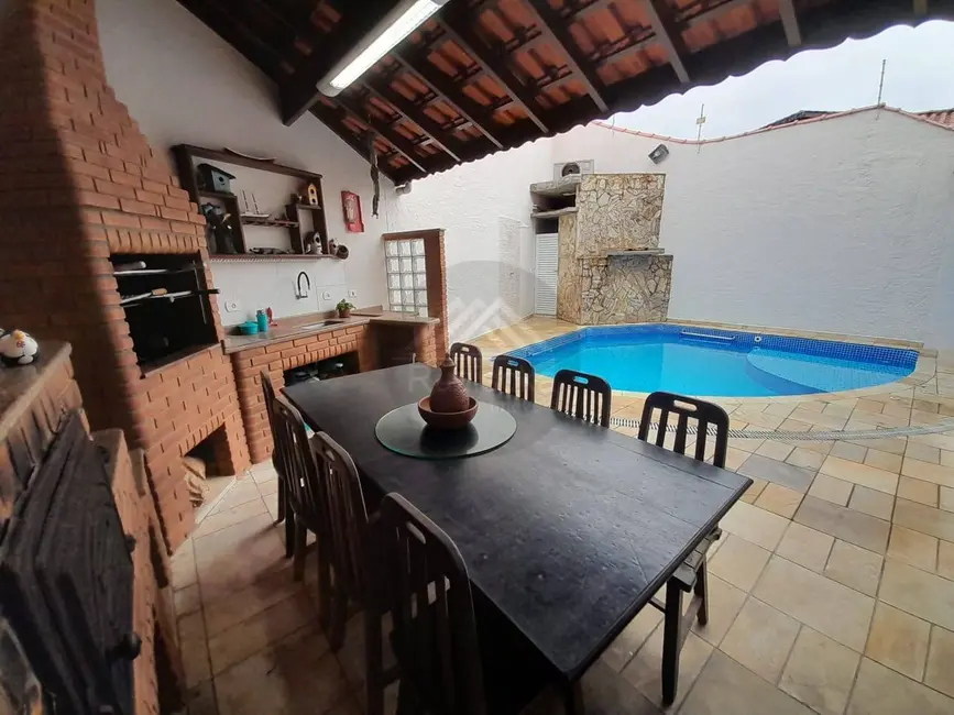 Foto 6 de Casa com 6 quartos à venda, 286m2 em Itanhaem - SP