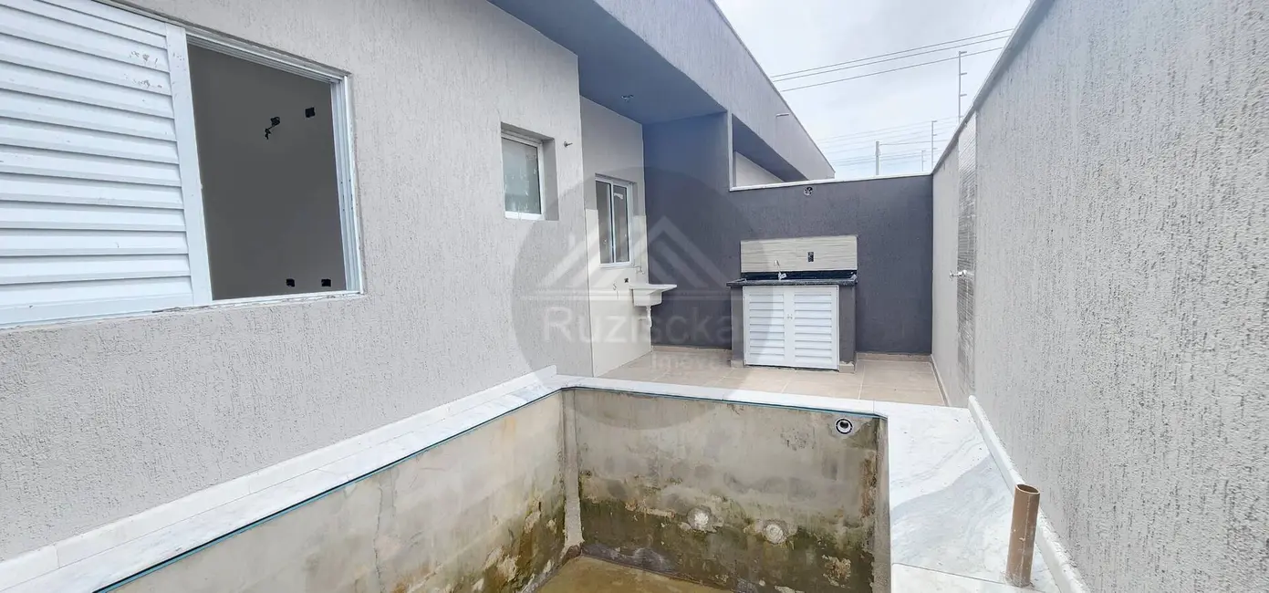 Foto 3 de Casa de Condomínio com 2 quartos à venda, 67m2 em Itanhaem - SP