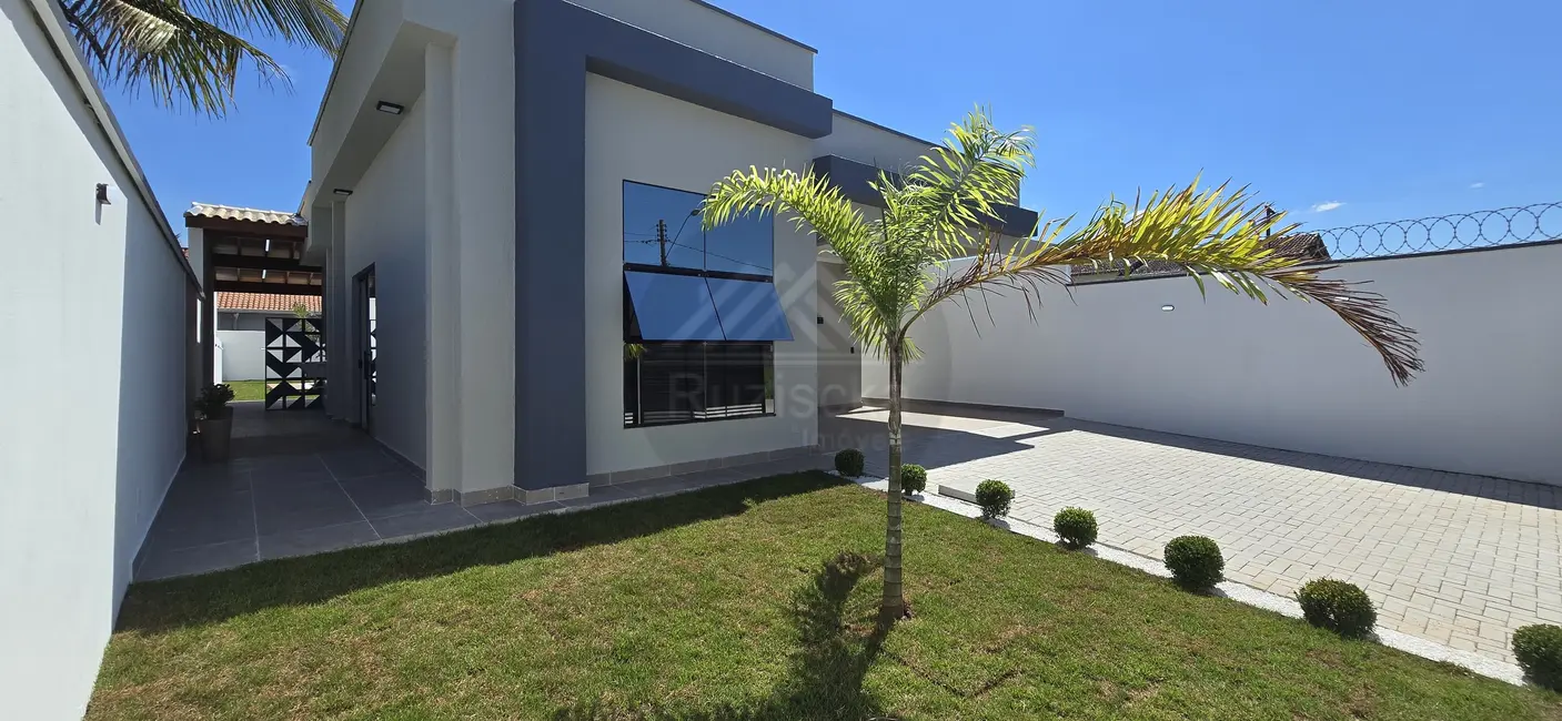 Foto 2 de Casa com 3 quartos à venda, 420m2 em Itanhaem - SP
