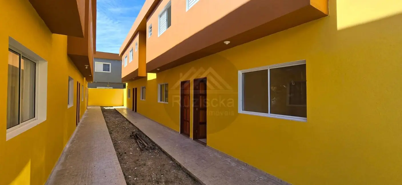 Foto 3 de Casa de Condomínio com 2 quartos à venda, 90m2 em Itanhaem - SP