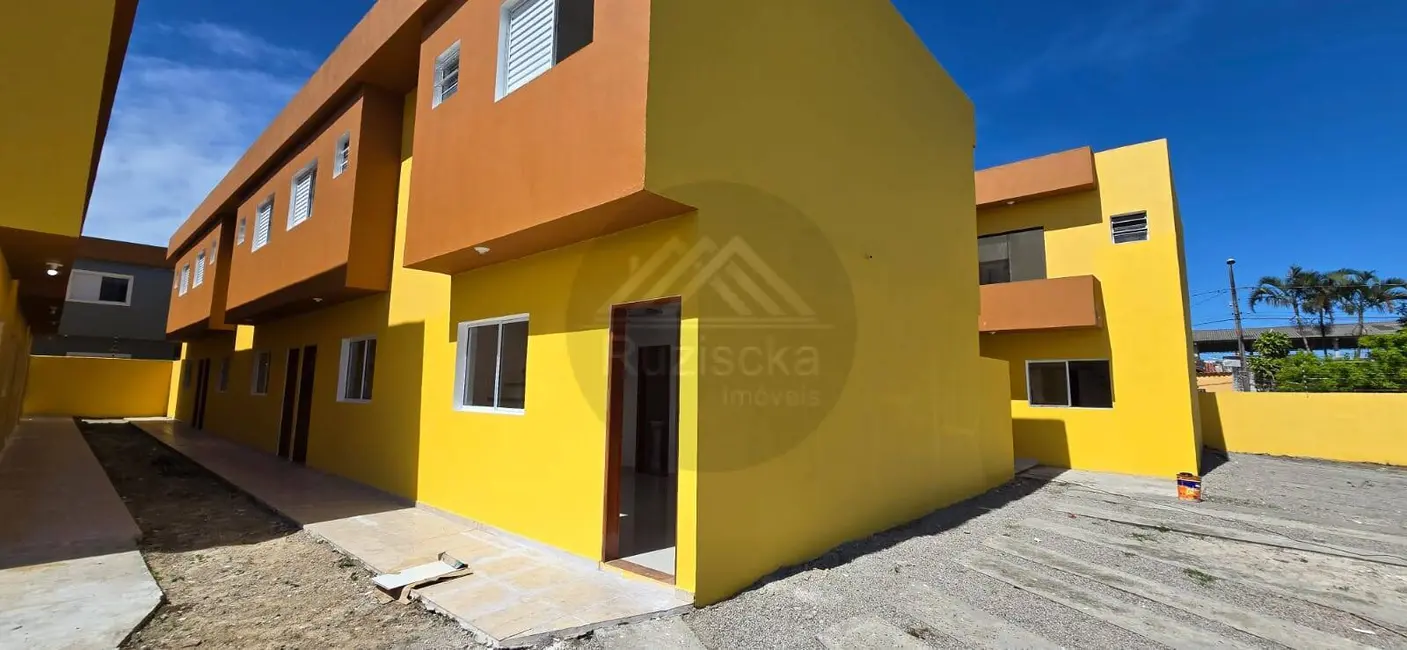Foto 2 de Casa de Condomínio com 2 quartos à venda, 90m2 em Itanhaem - SP