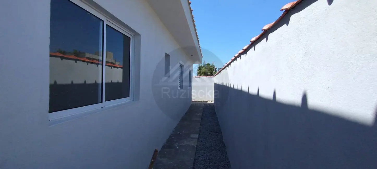 Foto 2 de Casa com 2 quartos à venda, 181m2 em Itanhaem - SP
