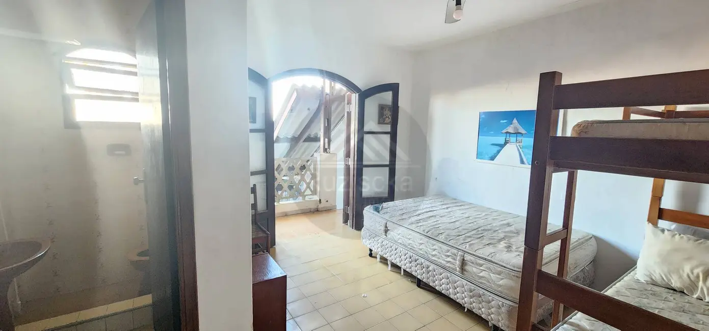 Foto 8 de Casa com 4 quartos à venda, 280m2 em Itanhaem - SP