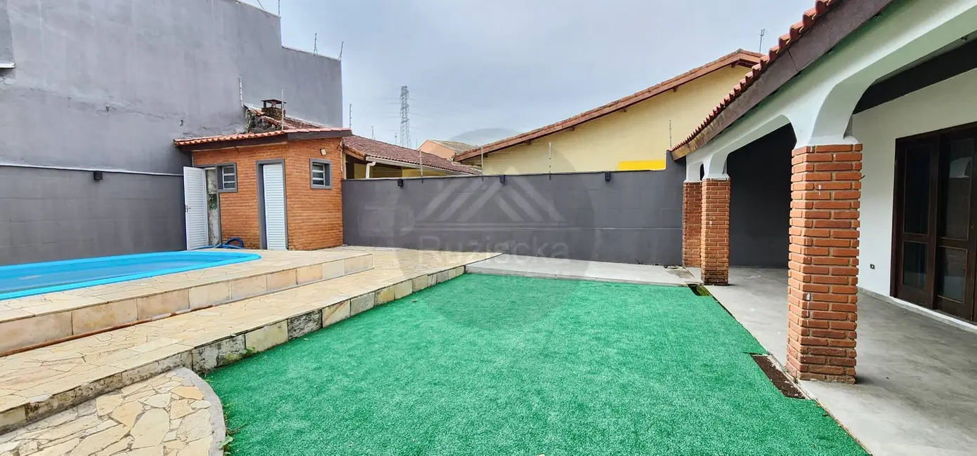 Foto 5 de Casa com 3 quartos à venda, 325m2 em Itanhaem - SP