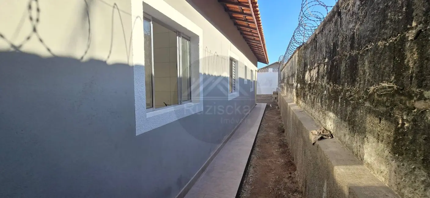 Foto 2 de Casa com 2 quartos à venda, 192m2 em Itanhaem - SP