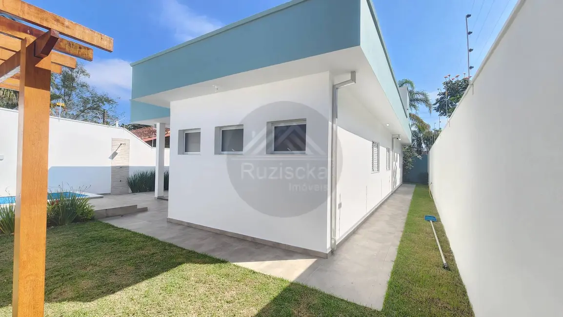 Foto 2 de Casa com 3 quartos à venda, 306m2 em Itanhaem - SP