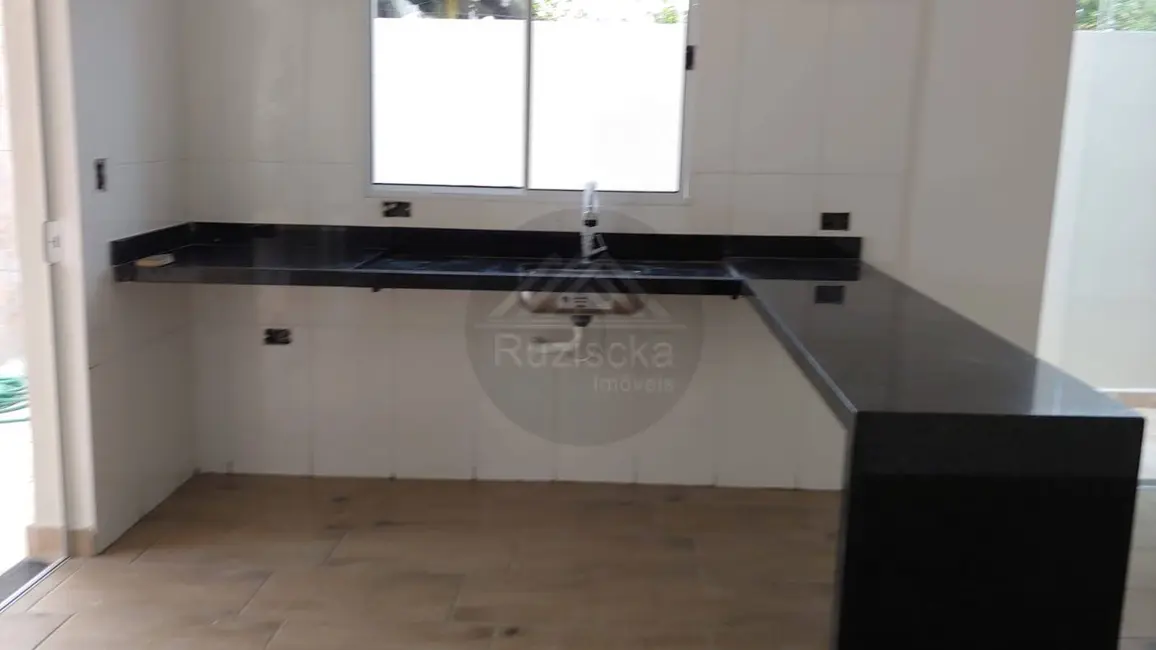 Foto 9 de Casa com 2 quartos à venda, 180m2 em Itanhaem - SP