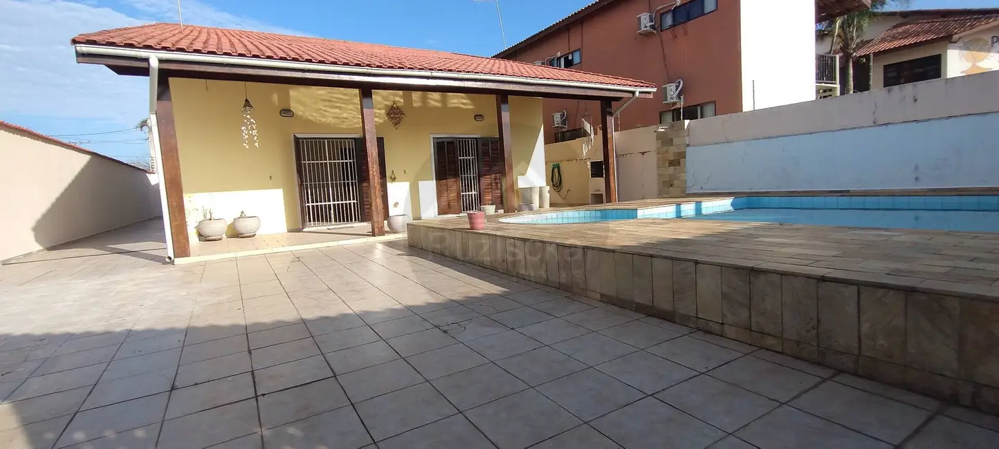 Foto 2 de Casa com 3 quartos à venda, 473m2 em Itanhaem - SP