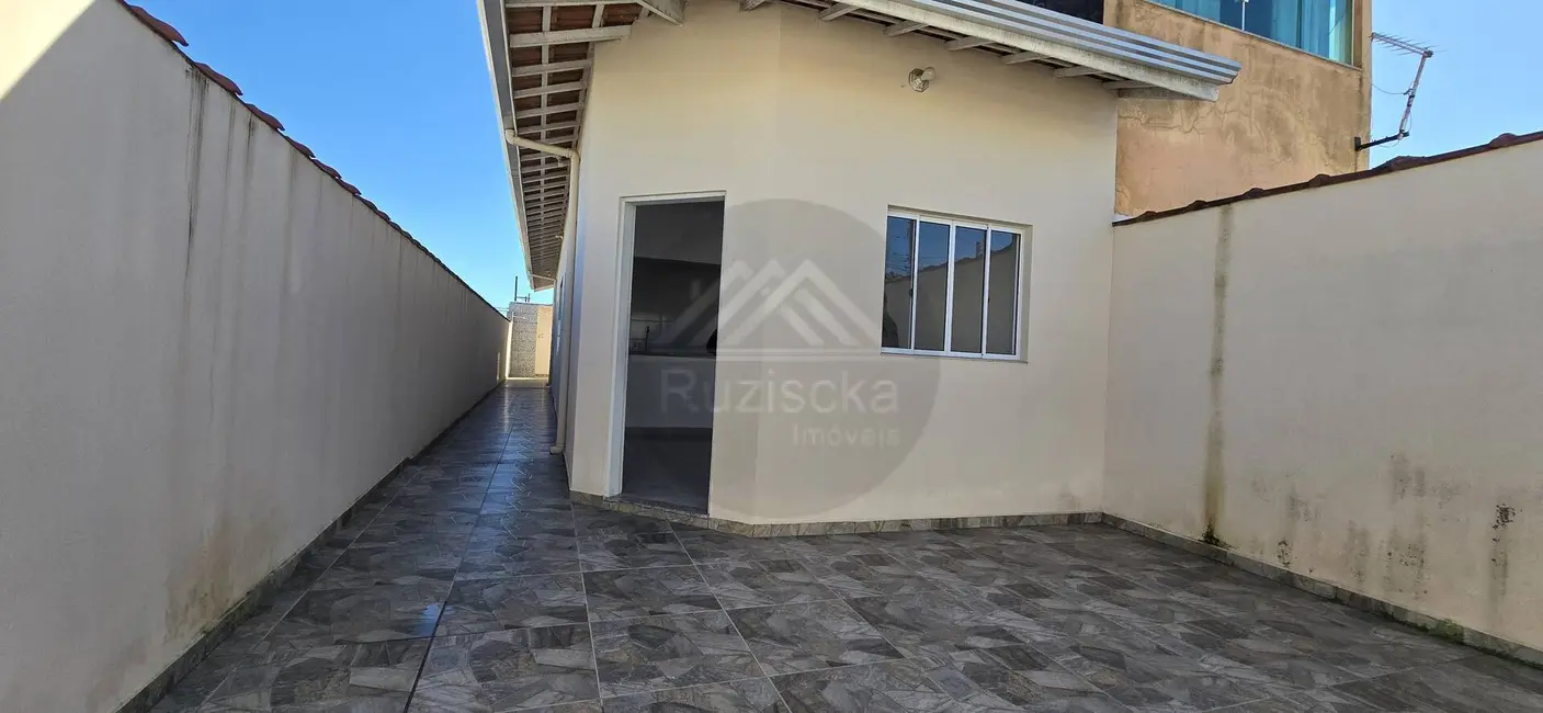 Foto 2 de Casa com 2 quartos à venda, 125m2 em Itanhaem - SP