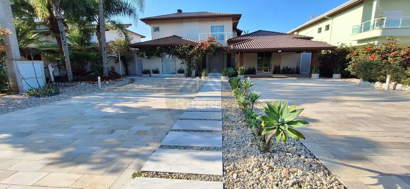 Casa com 5 quartos à venda, 1070m2 em Peruibe - SP - imagem 3 Foto 3 de Casa com 5 quartos à venda, 1070m2 em Peruibe - SP