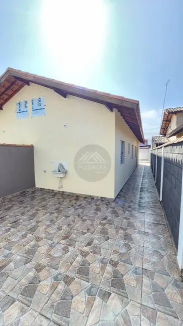 Foto 2 de Casa com 2 quartos à venda, 125m2 em Itanhaem - SP