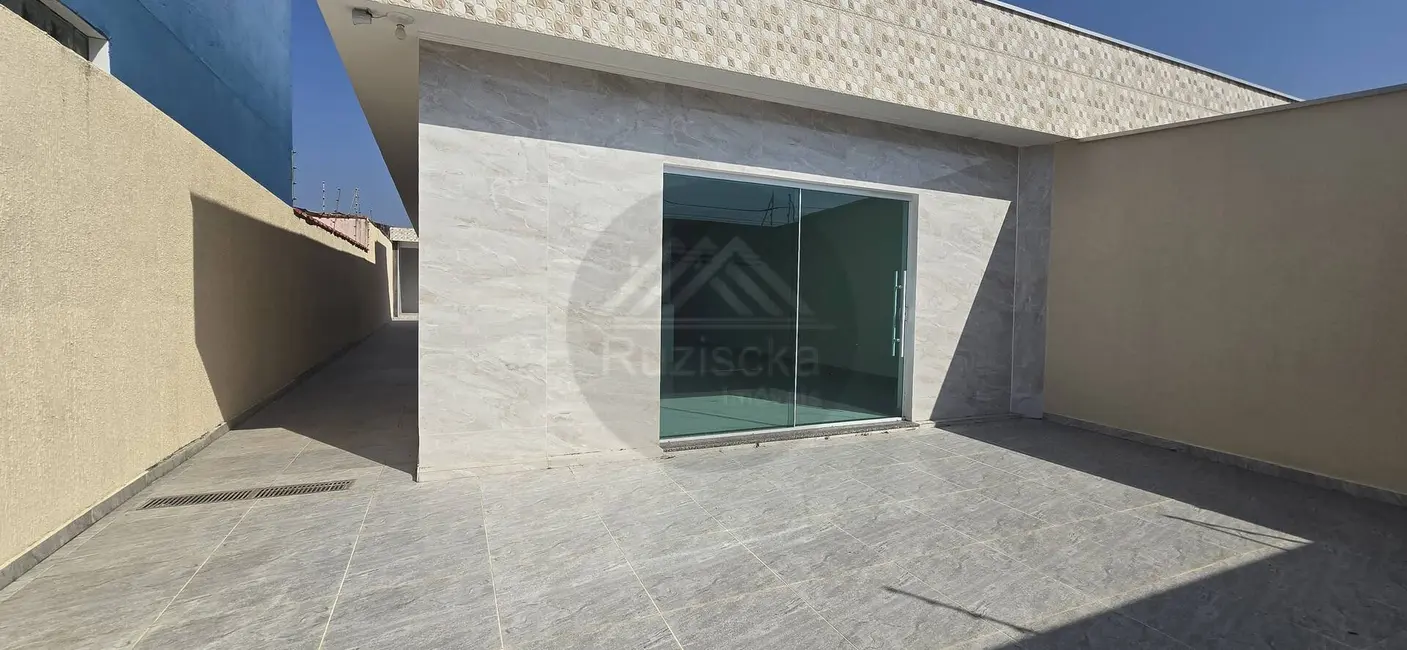 Foto 1 de Casa com 2 quartos à venda, 186m2 em Itanhaem - SP