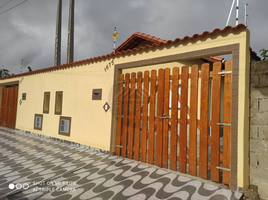 Foto 2 de Casa com 2 quartos à venda, 150m2 em Itanhaem - SP