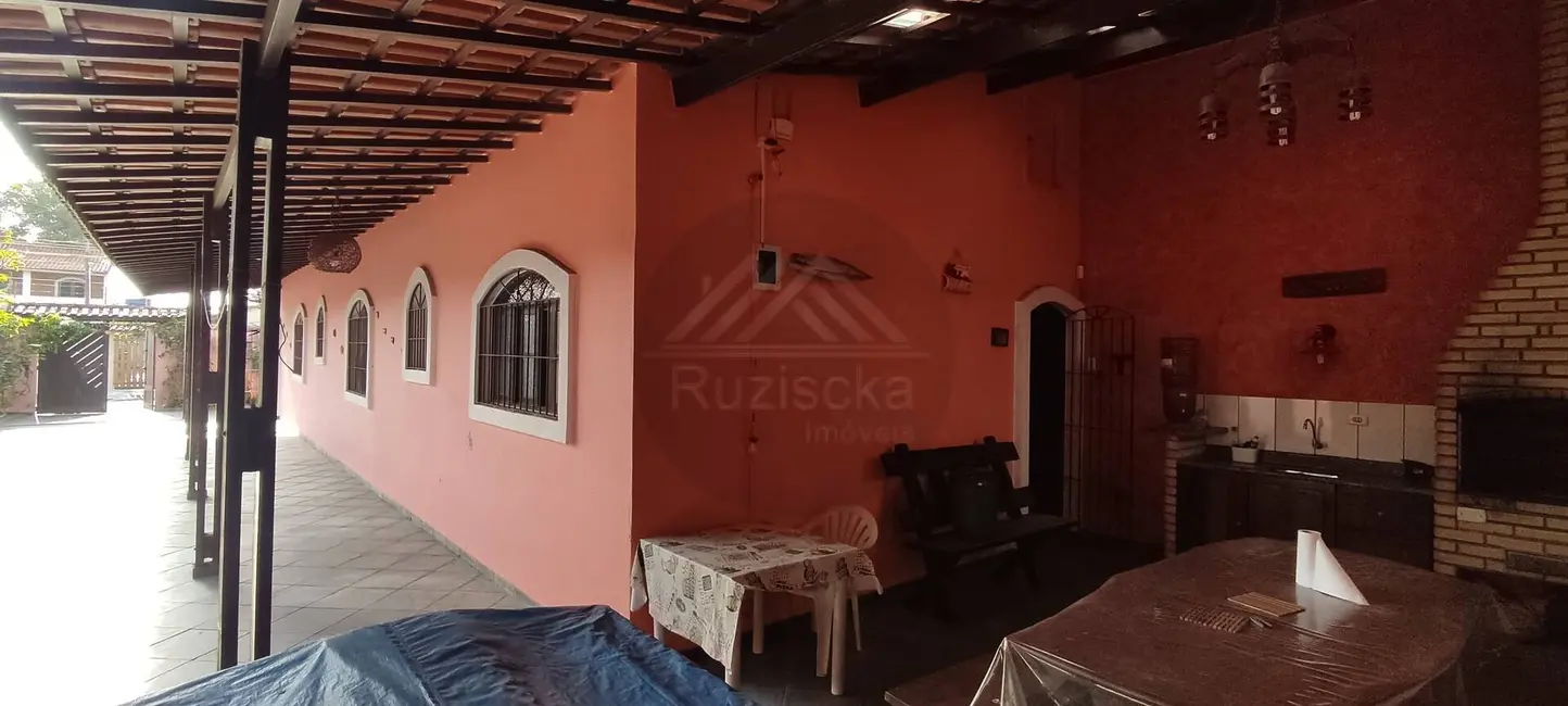 Casa com 2 quartos à venda, 260m2 em Itanhaem - SP - imagem 9 Foto 9 de Casa com 2 quartos à venda, 260m2 em Itanhaem - SP