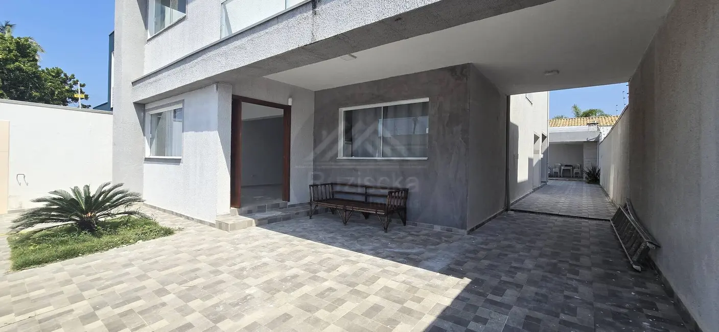 Foto 4 de Casa com 4 quartos à venda, 360m2 em Itanhaem - SP