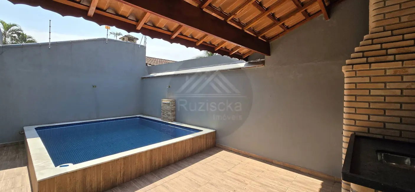 Foto 5 de Casa com 3 quartos à venda, 150m2 em Itanhaem - SP