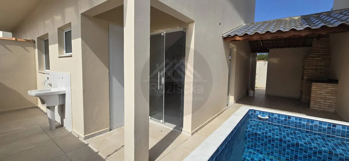Foto 1 de Casa com 2 quartos à venda, 90m2 em Itanhaem - SP