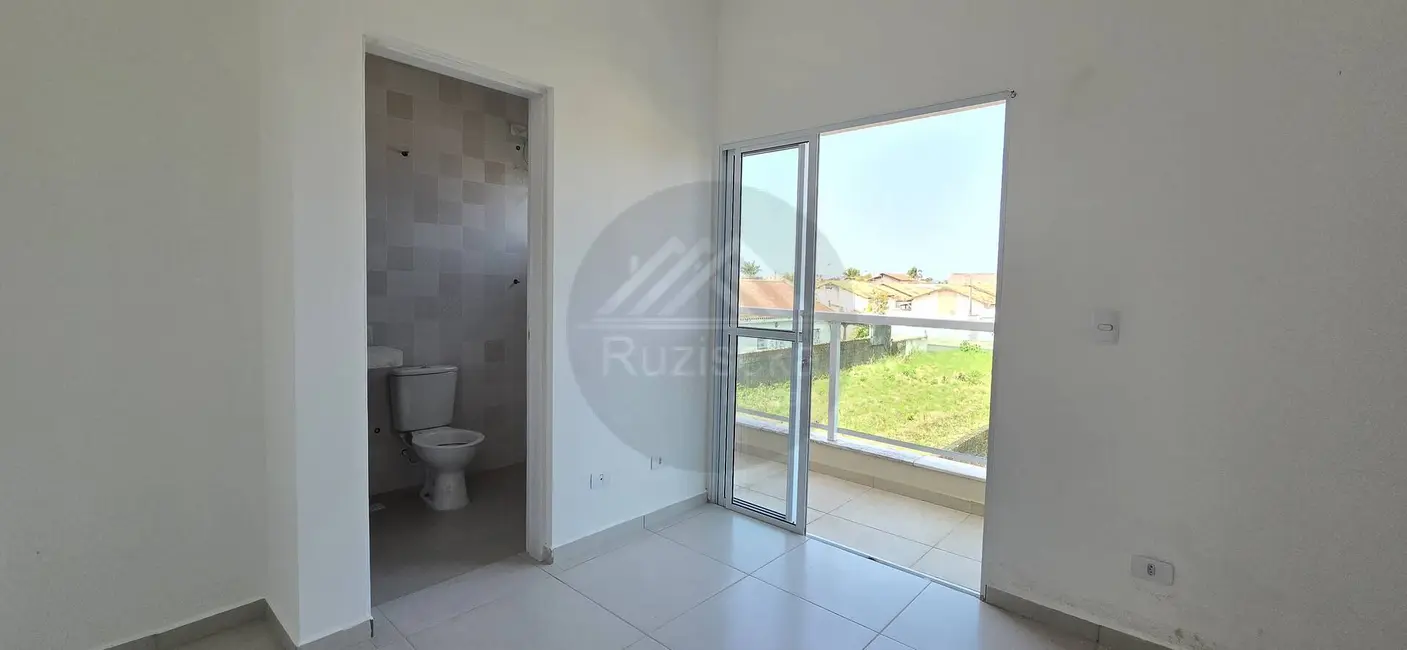 Foto 8 de Casa com 2 quartos à venda, 90m2 em Itanhaem - SP