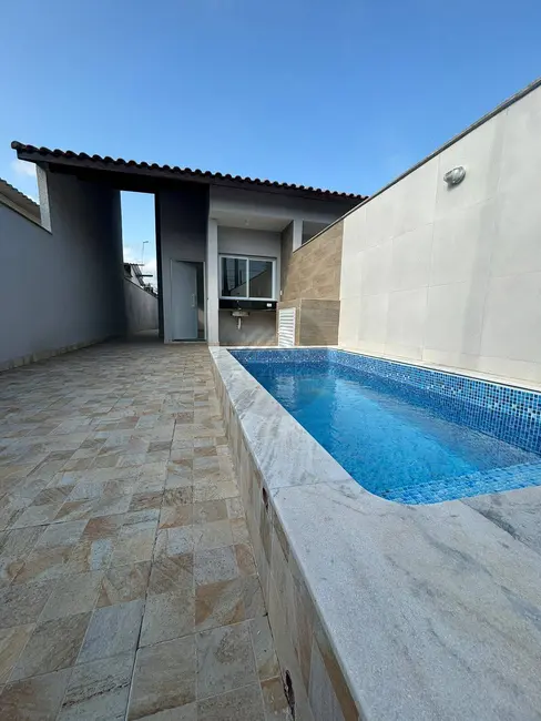 Foto 1 de Casa com 2 quartos à venda, 135m2 em Itanhaem - SP