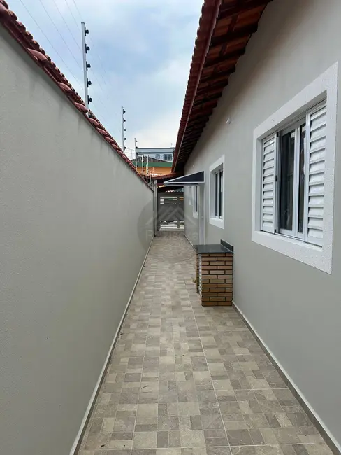 Foto 3 de Casa com 2 quartos à venda, 140m2 em Mongagua - SP