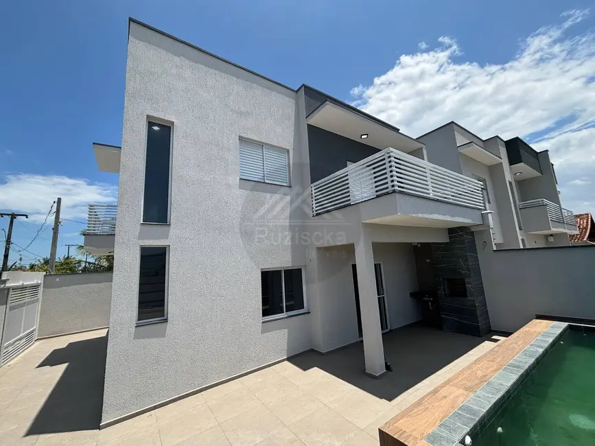 Foto 7 de Casa com 3 quartos à venda, 151m2 em Itanhaem - SP